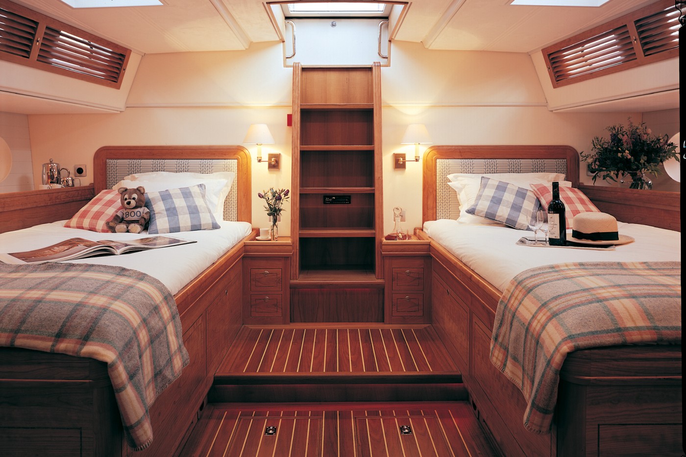 sailboats with aft cabin